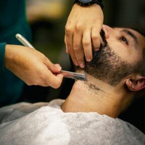 Cutthroat razor beard trim